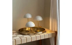 Uppladdningsbara Lampor Inomhus < Dyberg Larsen Along Uppladdningsbar Bordslampa 12/20cm 3 styck + Bricka Beige/Mässing