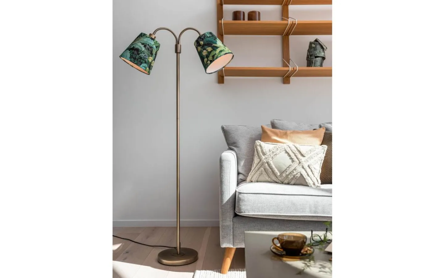 Klassiska Golvlampor|Golvfötter-PR Home Amy Tvåarmad Golvfot 150cm Antikmässing
