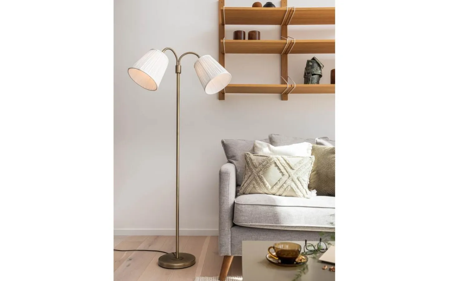 Klassiska Golvlampor|Golvfötter-PR Home Amy Tvåarmad Golvfot 150cm Antikmässing