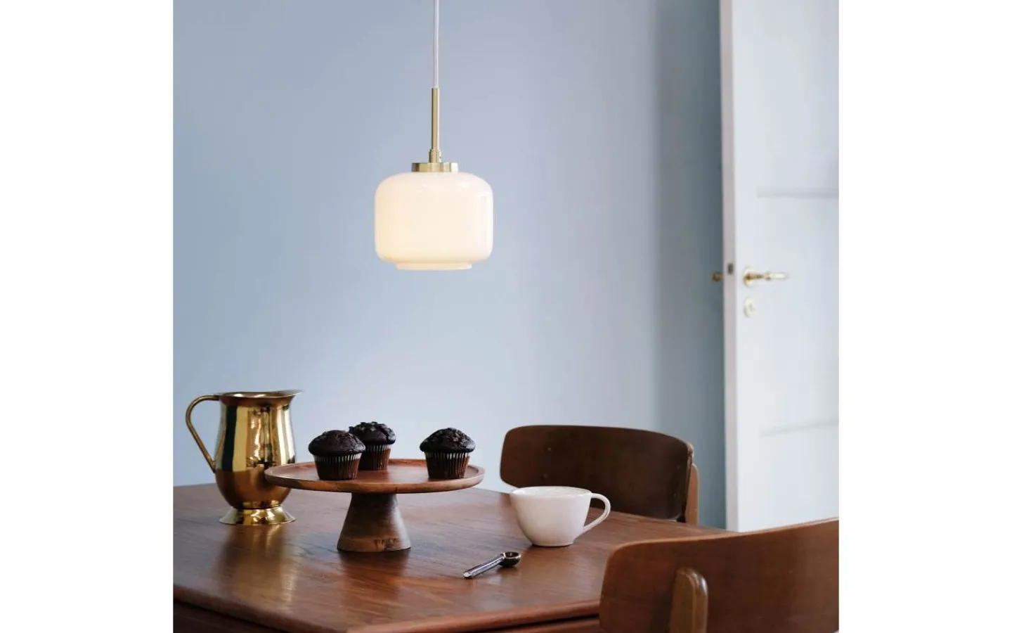 Fönsterlampor < Dyberg Larsen Arp D15 Fönsterlampa 15cm Opal/Mässing