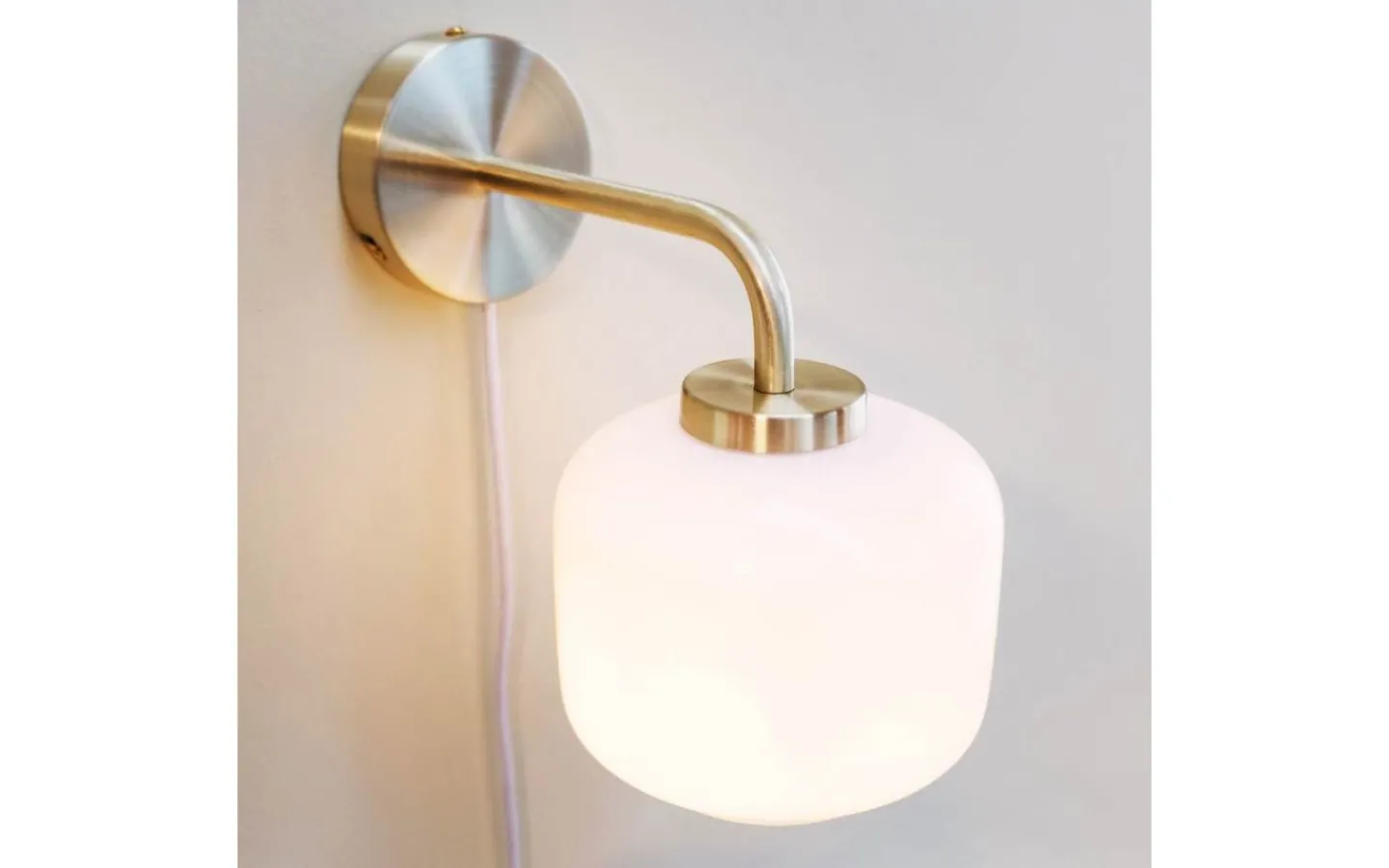 Lampetter|Läslampor-Dyberg Larsen Arp Vägglampa Opal/Mässing