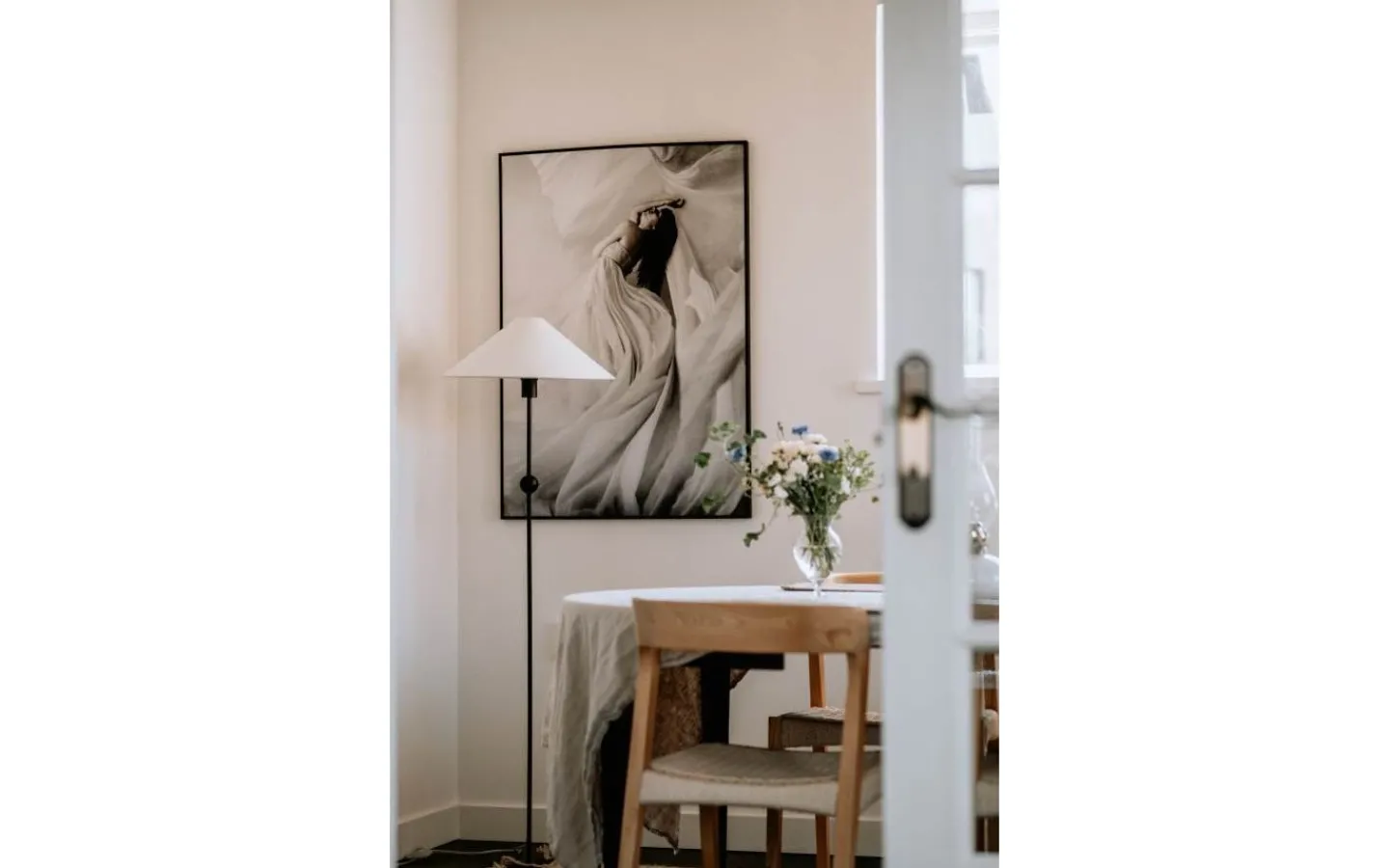 Golvfötter < Globen Lighting Astrid Golvfot 130cm Svart