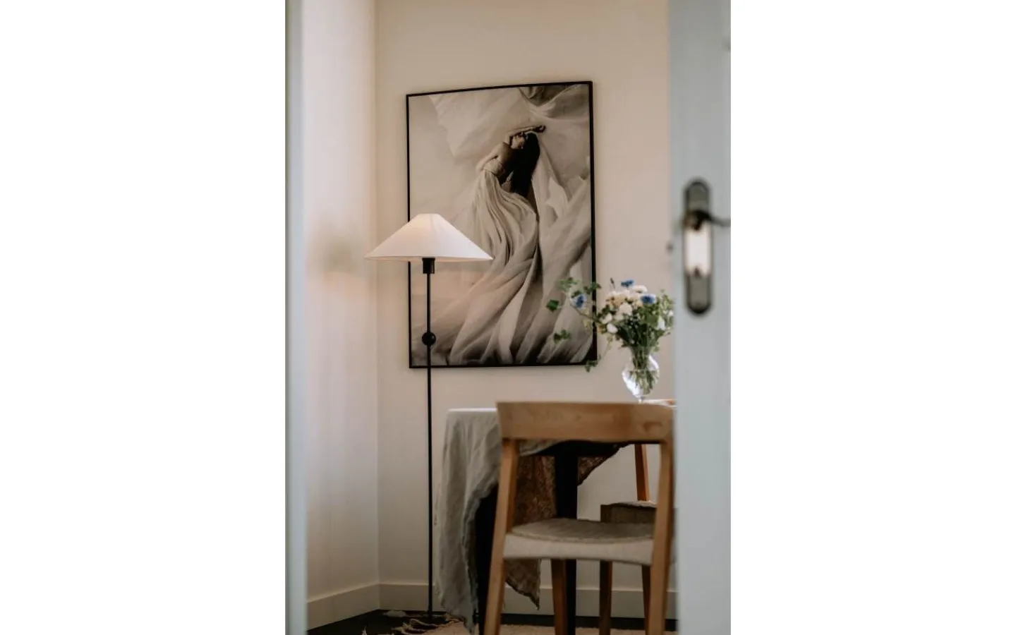 Golvfötter < Globen Lighting Astrid Golvfot 130cm Svart