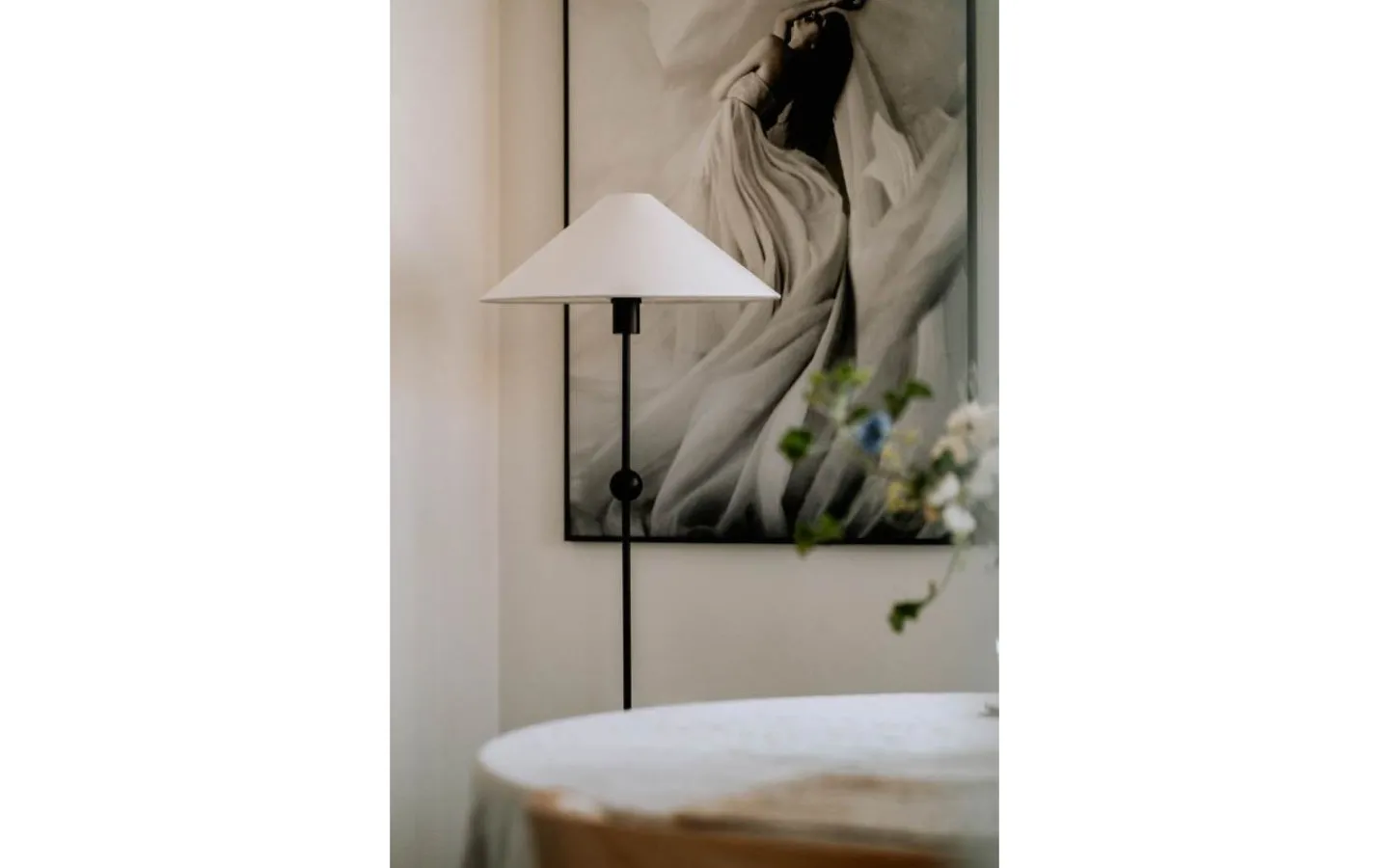 Golvfötter < Globen Lighting Astrid Golvfot 130cm Svart