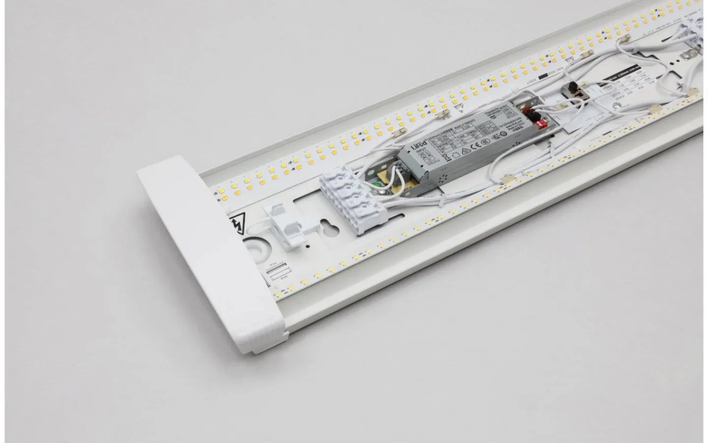 Led-Armaturer < Malmbergs Breda LED-Armatur 150cm 6500lm 47W 3000/4000K IP44 D-Märkt