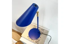 Skrivbordslampor < Dyberg Larsen Cale Skrivbordslampa 50cm Blå