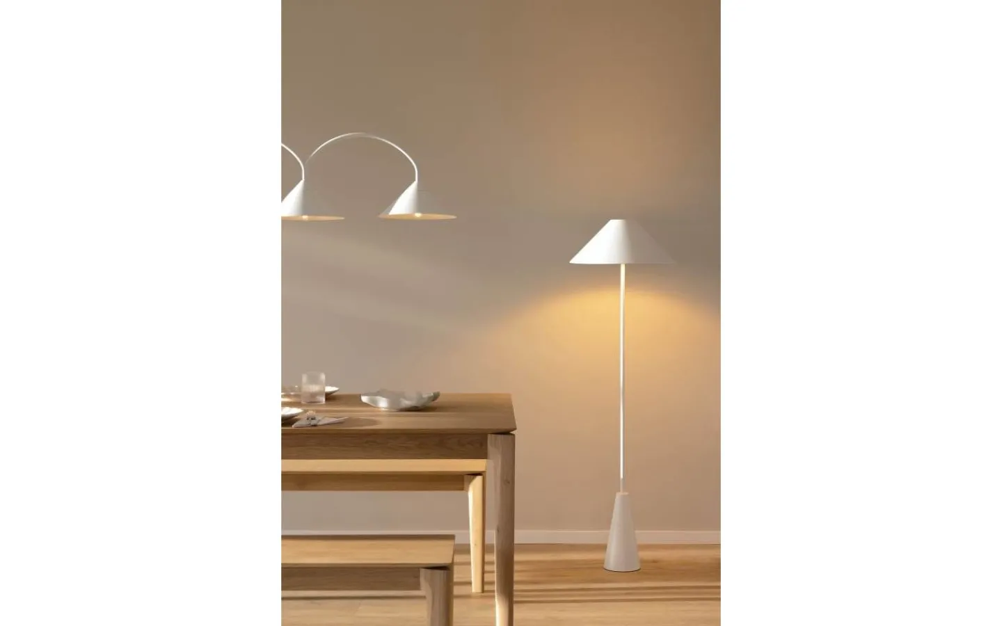 Golvlampor < Globen Lighting Cannes Golvlampa 140cm Vit