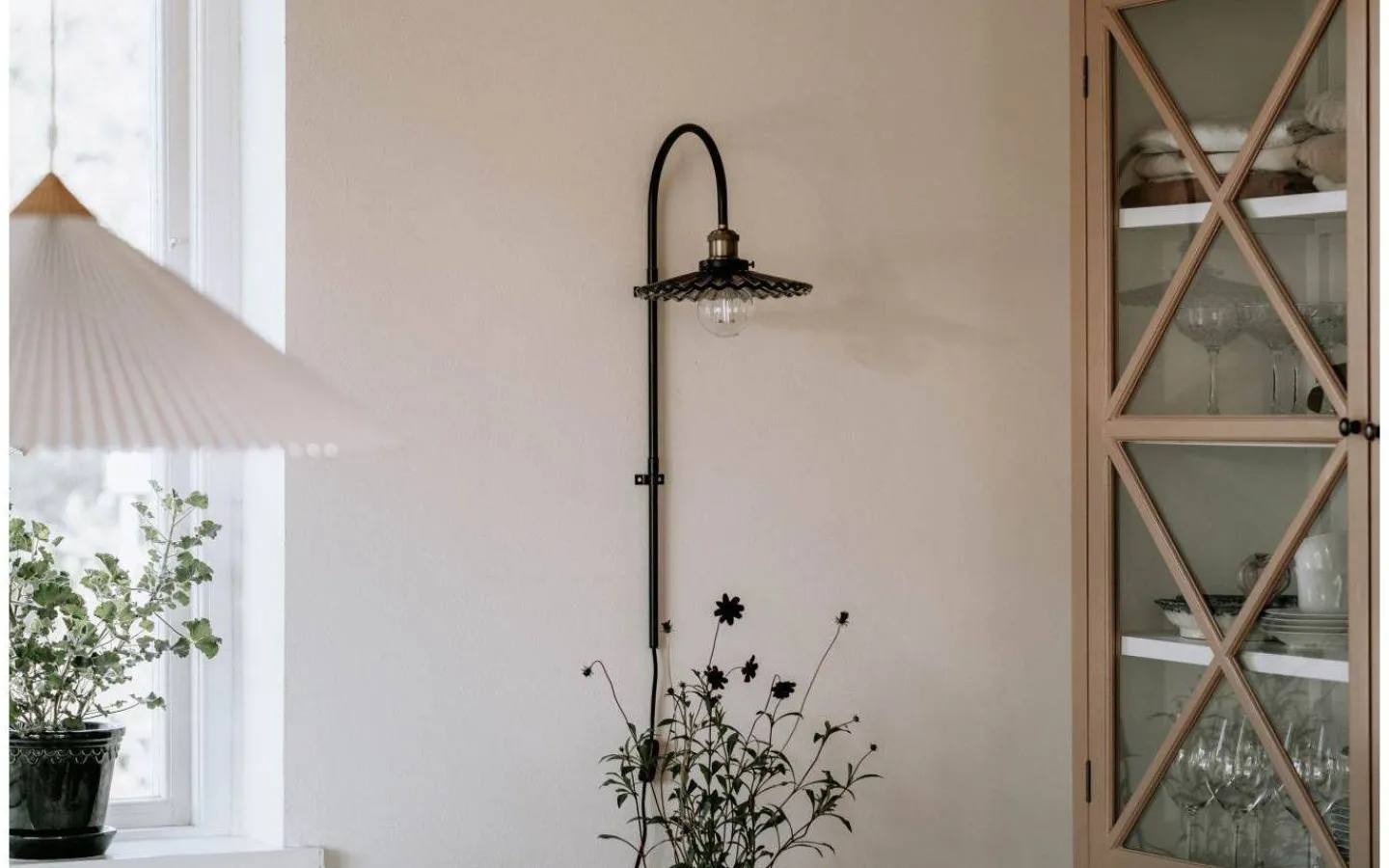Lampetter-Globen Lighting Cobbler Vägglampa 75cm Rök