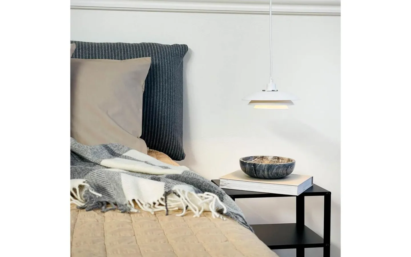 Fönsterlampor < Dyberg Larsen DL20 Fönsterlampa 20cm Vit