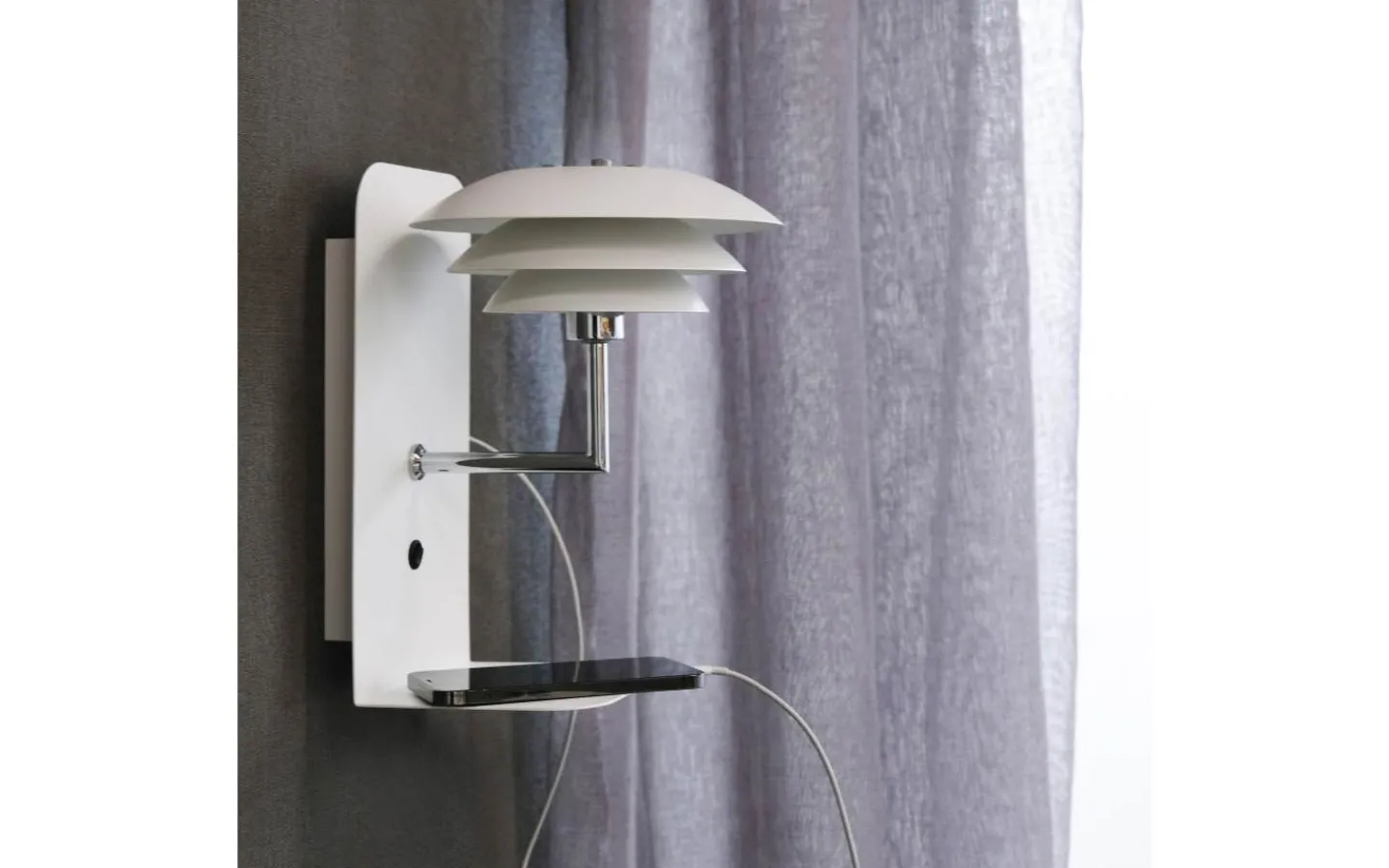 Läslampor-Dyberg Larsen DL20 Vägglampa USB Vit/Krom