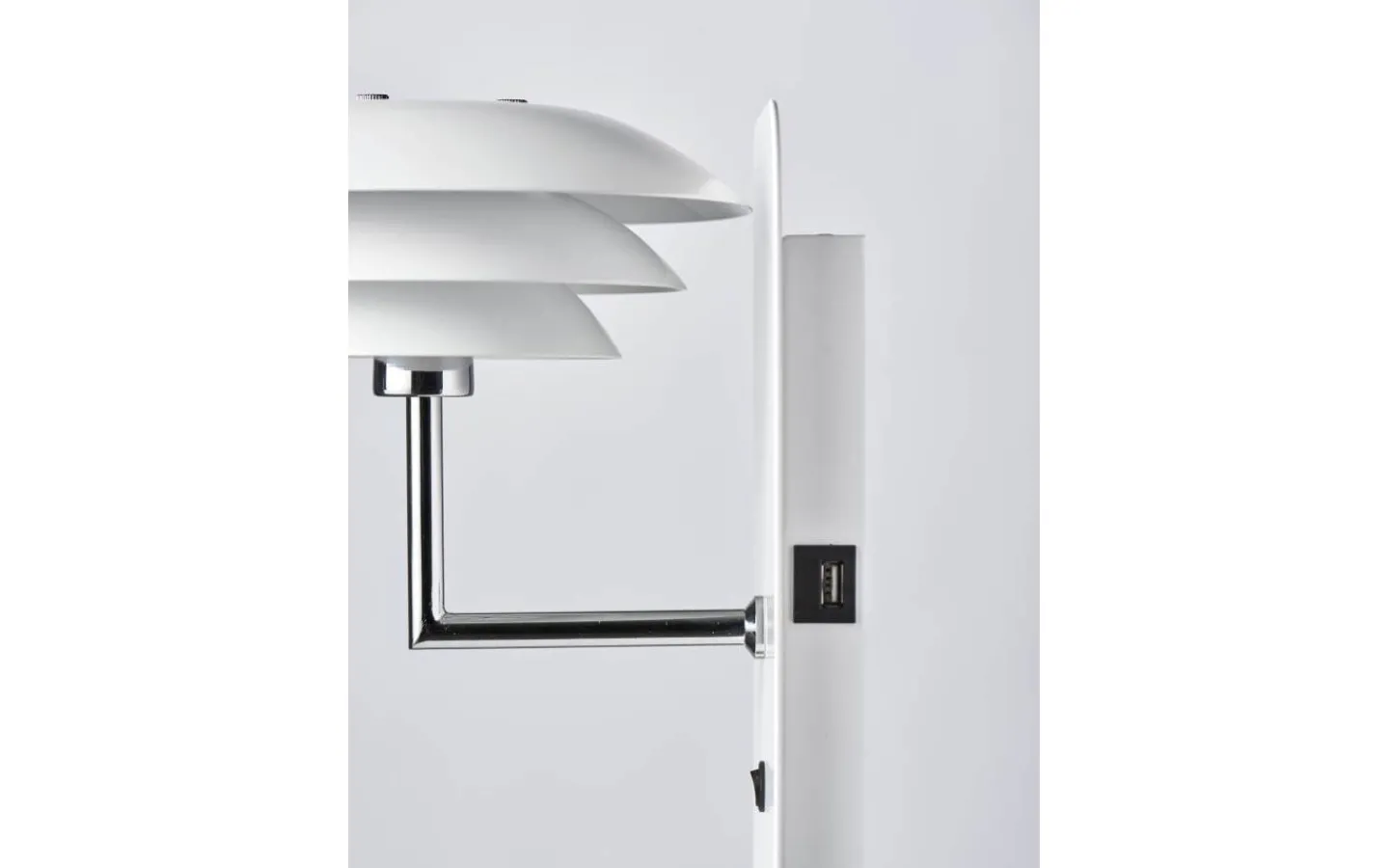 Läslampor-Dyberg Larsen DL20 Vägglampa USB Vit/Krom