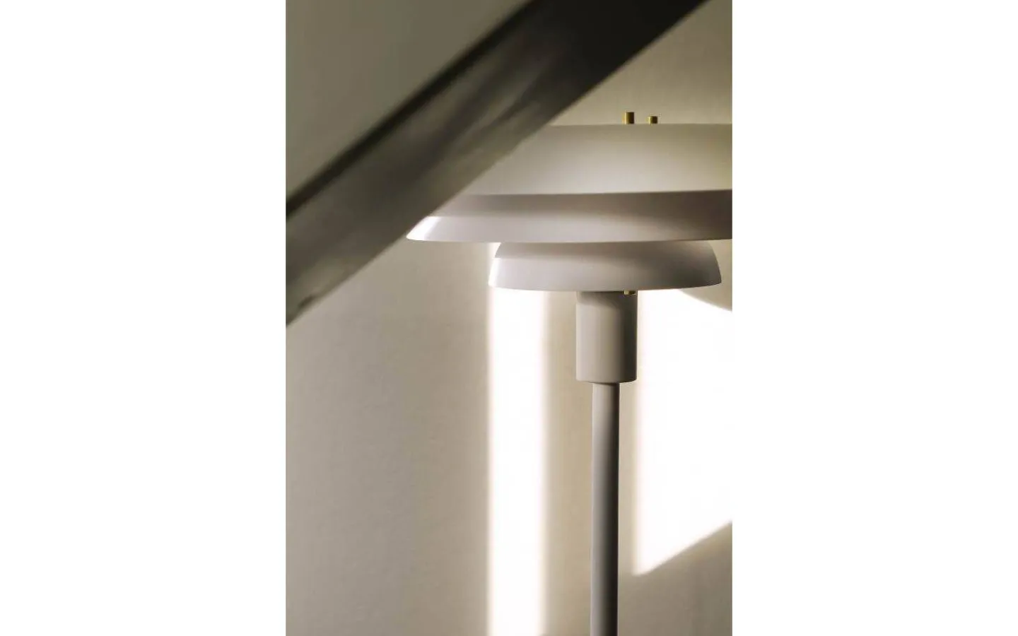 Golvlampor < Aneta Epsilon Golvlampa 150cm Vit