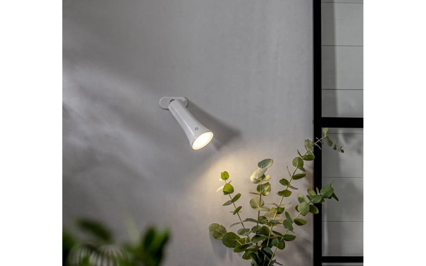 Uppladdningsbara Lampor Inomhus < Star Trading Functional Uppladdningsbar Bordslampa 3-in-1 Vit