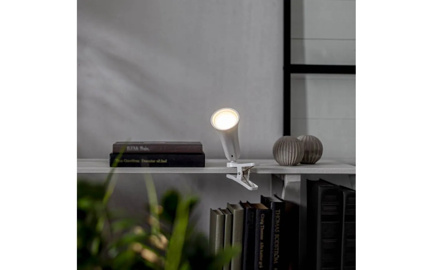 Uppladdningsbara Lampor Inomhus < Star Trading Functional Uppladdningsbar Bordslampa 3-in-1 Vit