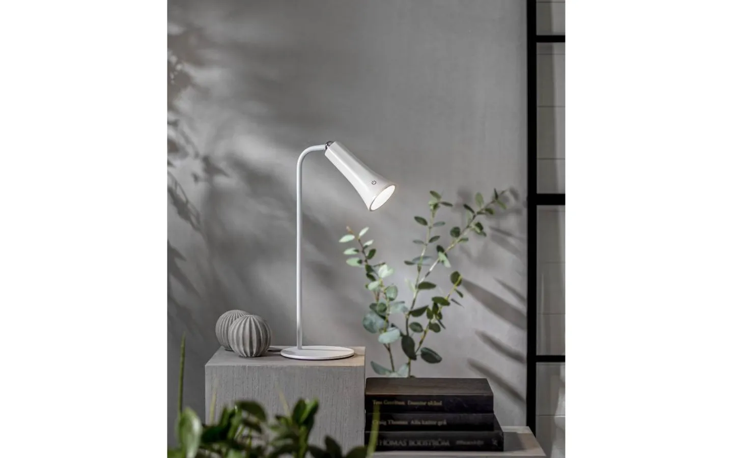 Uppladdningsbara Lampor Inomhus < Star Trading Functional Uppladdningsbar Bordslampa 3-in-1 Vit