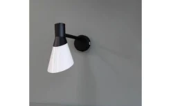Läslampor < Dyberg Larsen Gent Vägglampa Opal/Svart