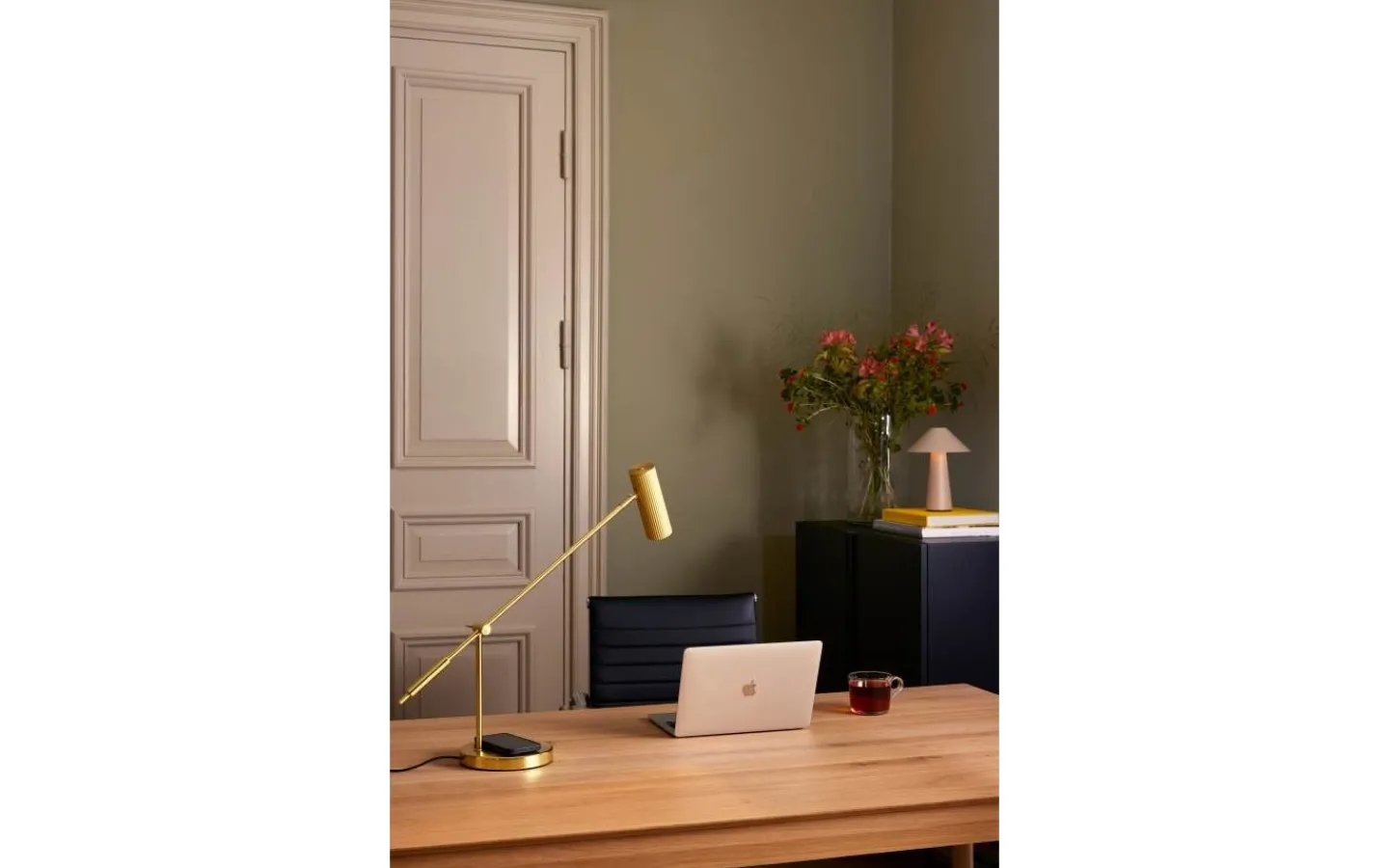 Skrivbordslampor-Globen Lighting Hubble Read Bordslampa 64cm Borstad Mässing