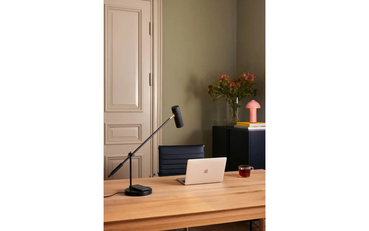Skrivbordslampor < Globen Lighting Hubble Read Bordslampa 64cm Svart