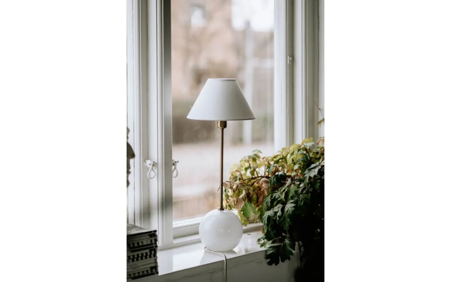 Bordslampor < Globen Lighting Iris Bordslampa 51cm Vit