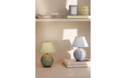 Uppladdningsbara Lampor Inomhus|Bordslampor < Globen Lighting Iris Portabel Bordslampa 23cm Duvblå