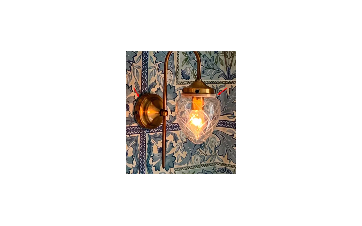 Badrum < Globen Lighting Juni Vägglampa Mässing/Opal IP44
