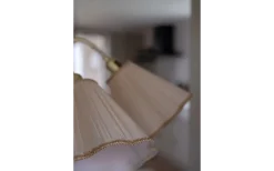 Toppringsskärmar|Plisserade Lampskärmar < ArmaturHantverk Kurtan Toppringskärm Ø22cm Nougat