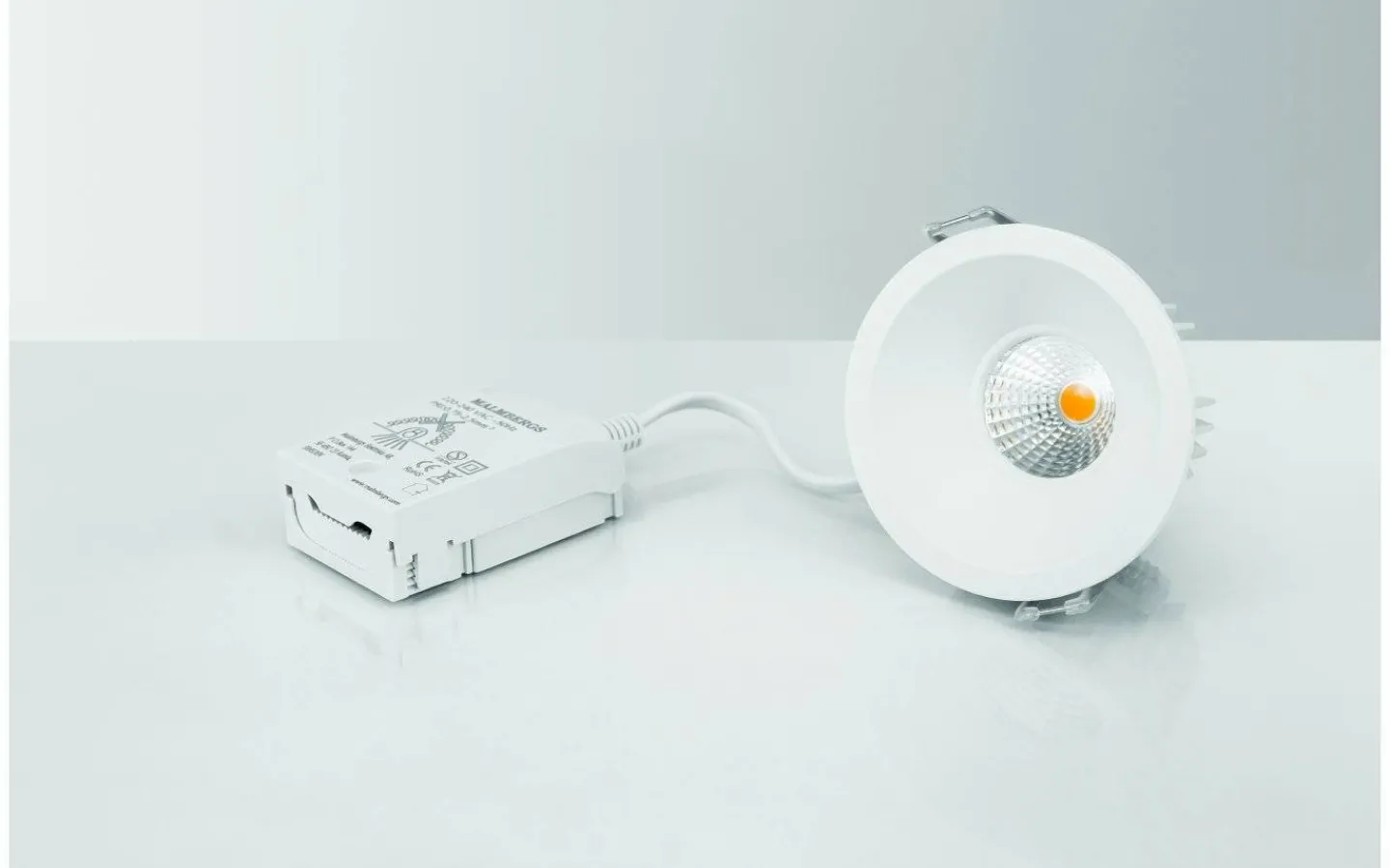 Downlights, Spotlight|230V Led Spotlights < Malmbergs LED-downlight MD-991, AC-chip, 6W 4000K, IP44