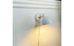 Läslampor-Dyberg Larsen Lilje Vägglampa Vit/Mässing