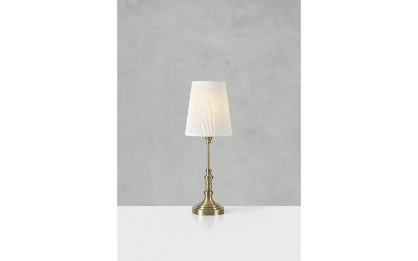 Bordslampor < Markslojd Noble Bordslampa 66cm Offwhite/Antikmässing