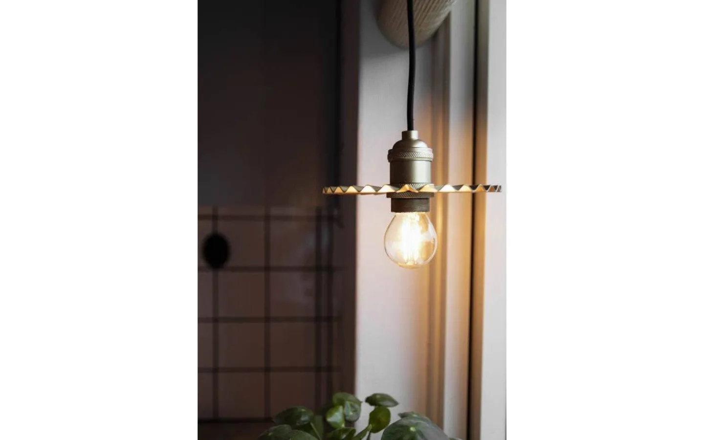 Fönsterlampor-Globen Lighting Omega Fönsterlampa 15cm Guld
