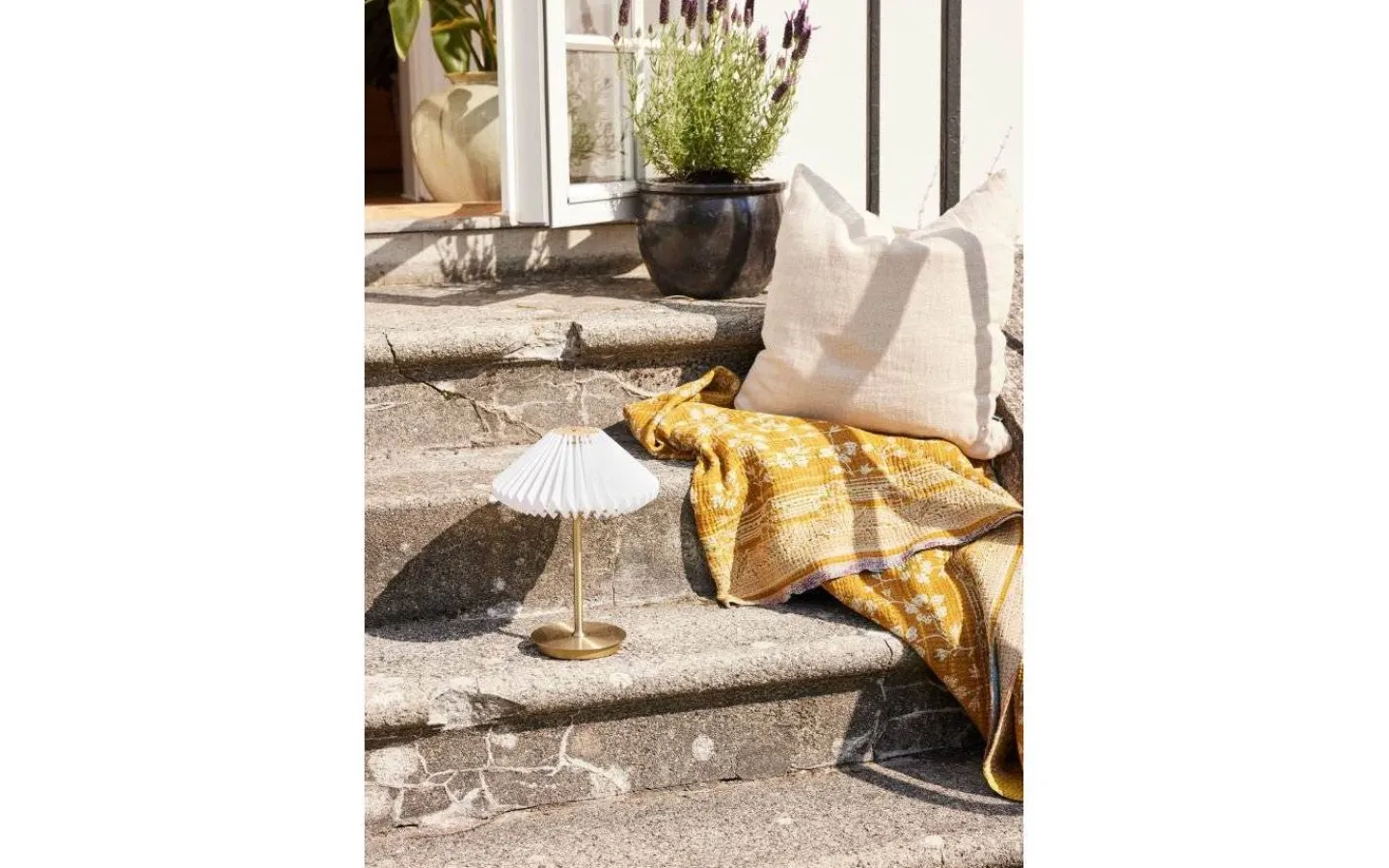 Uppladdningsbara Lampor Inomhus|Bordslampor-Halo Design Paris Uppladdningsbar Bordslampa 28cm Mässing/Vit