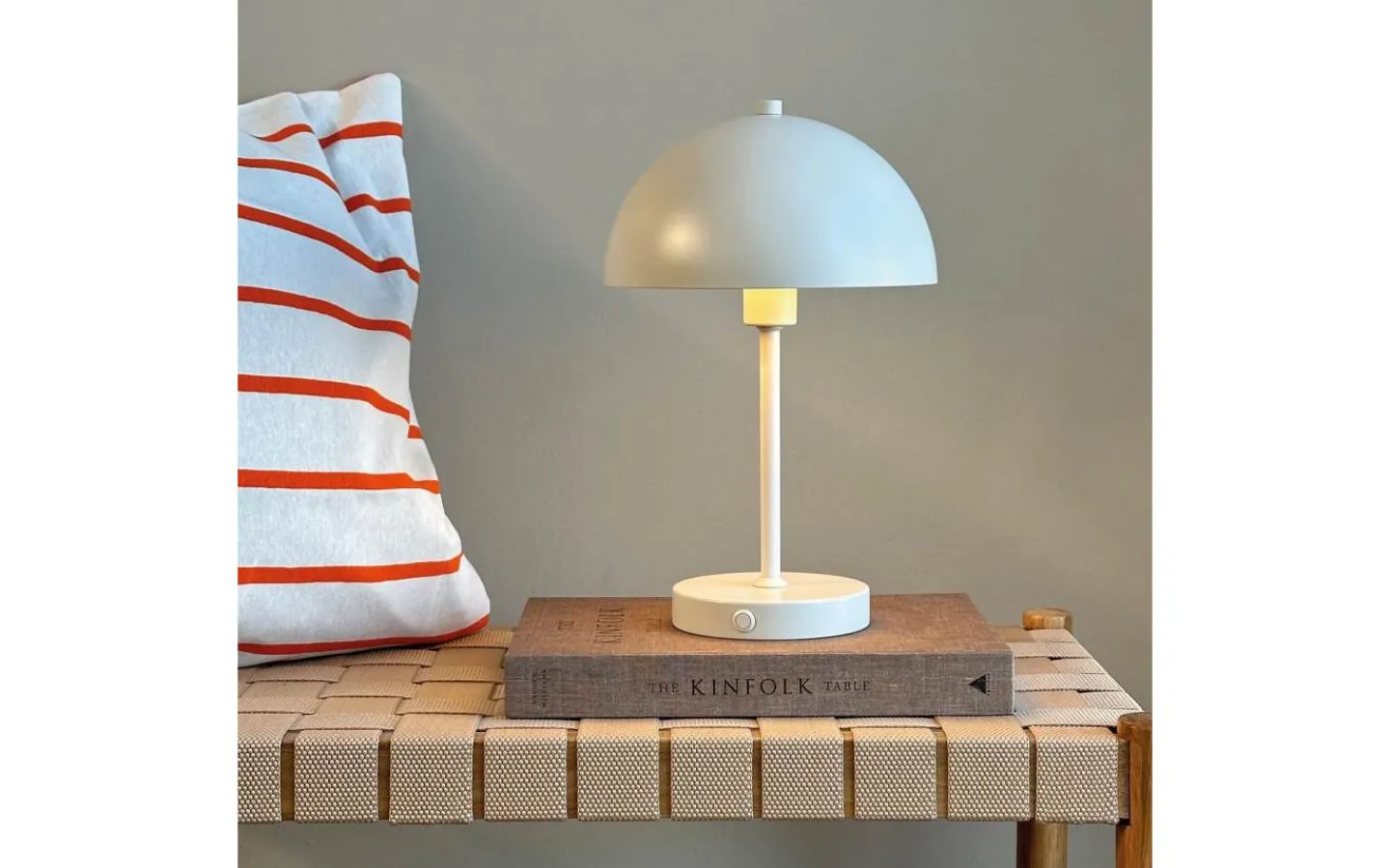 Uppladdningsbara Lampor Inomhus < Dyberg Larsen Stockholm Uppladdningsbar Bordslampa 30cm Pärlvit