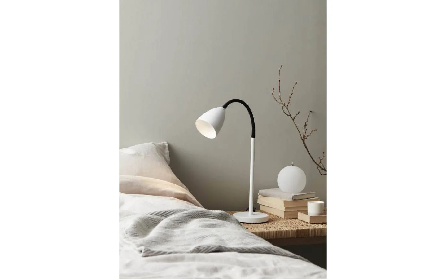 Skrivbordslampor < Belid Trotsig Skrivbordslampa 53cm Mattvit